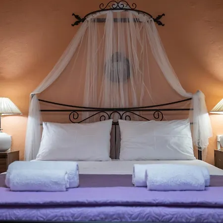 Toulas House Holiday home *