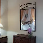 Toulas House Nyaraló Divaráta