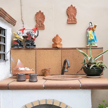 Toulas House Divaráta