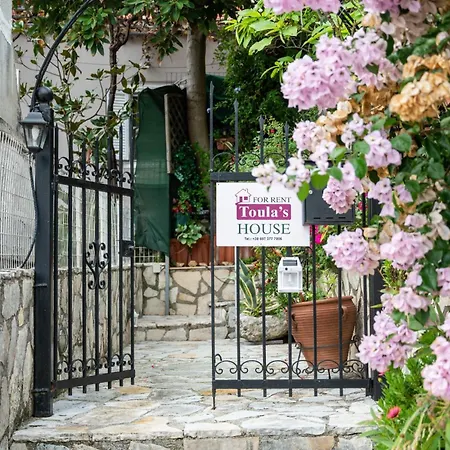 Toulas House Divaráta